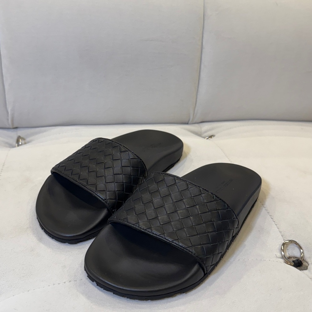 Botteg Black Woven Slide Sandals
